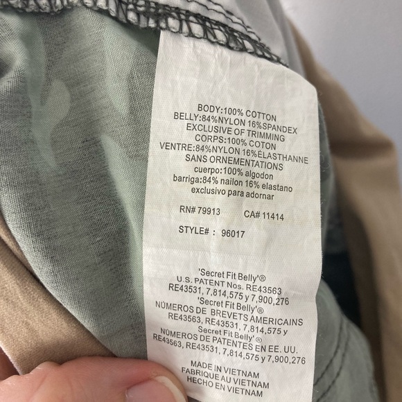 Motherhood Maternity Camo Pants Over the Belly Size Large - Picture 8 of 9